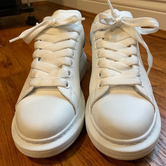 Alexander McQueen Women’s Oversized Sneaker Size 39 - Picture 5 of 12